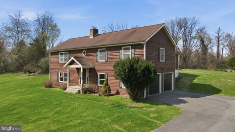 Photo of 583 Morgan Grove Rd, SHEPHERDSTOWN, WV 25443 (MLS # WVJF2022976)