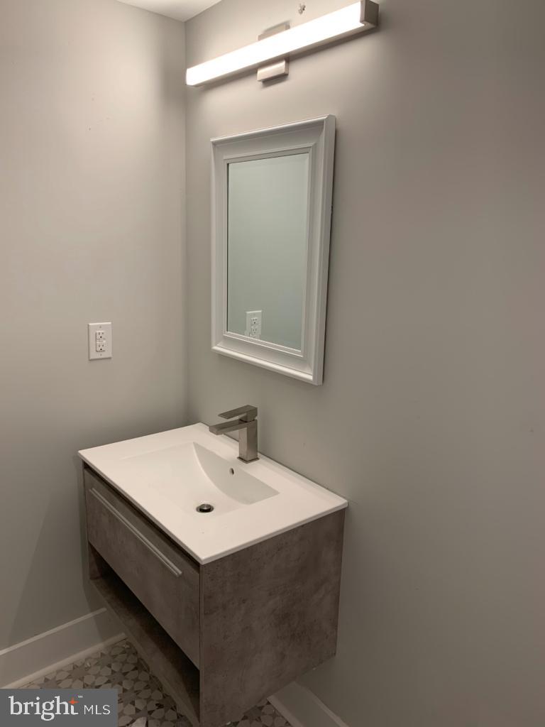 UNIVERSITY CITY - Residential Lease