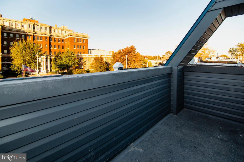 UNIVERSITY CITY - Residential Lease