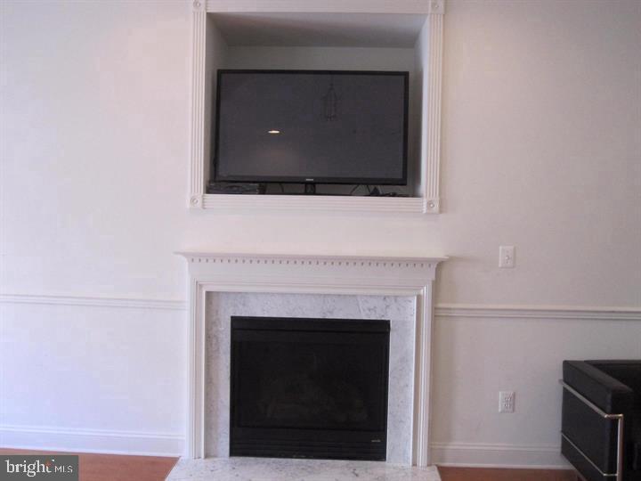 WESTBRIAR PLAZA - Residential Lease