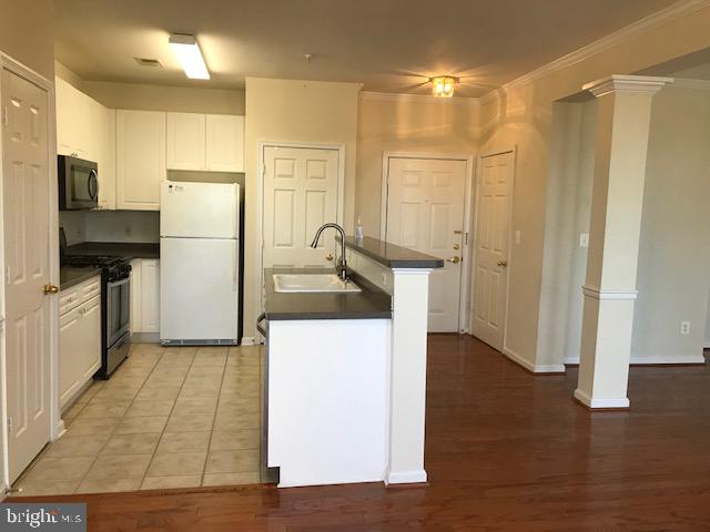 2663 MANHATTAN PLACE 312