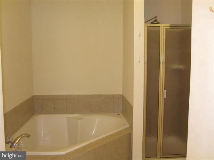 WESTBRIAR PLAZA - Residential Lease