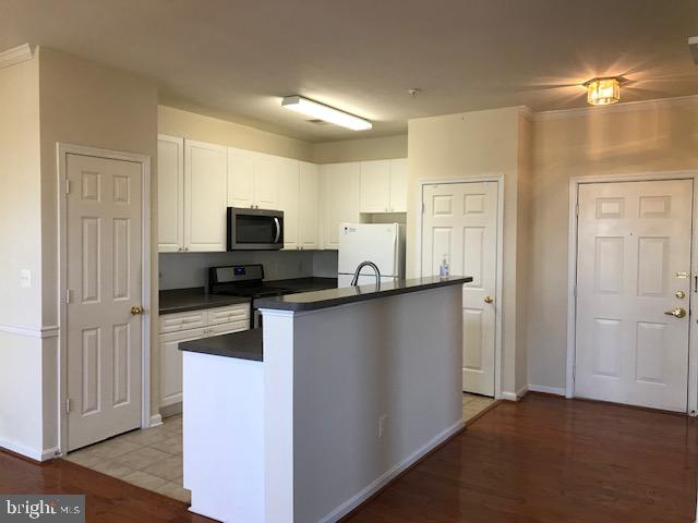 WESTBRIAR PLAZA - Residential Lease