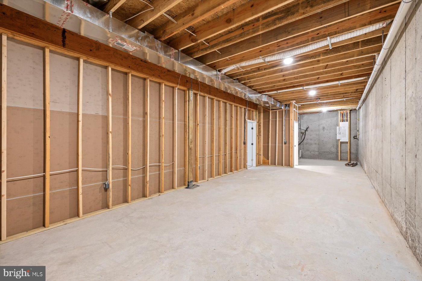 PRESIDENTIAL LAKES - Residential