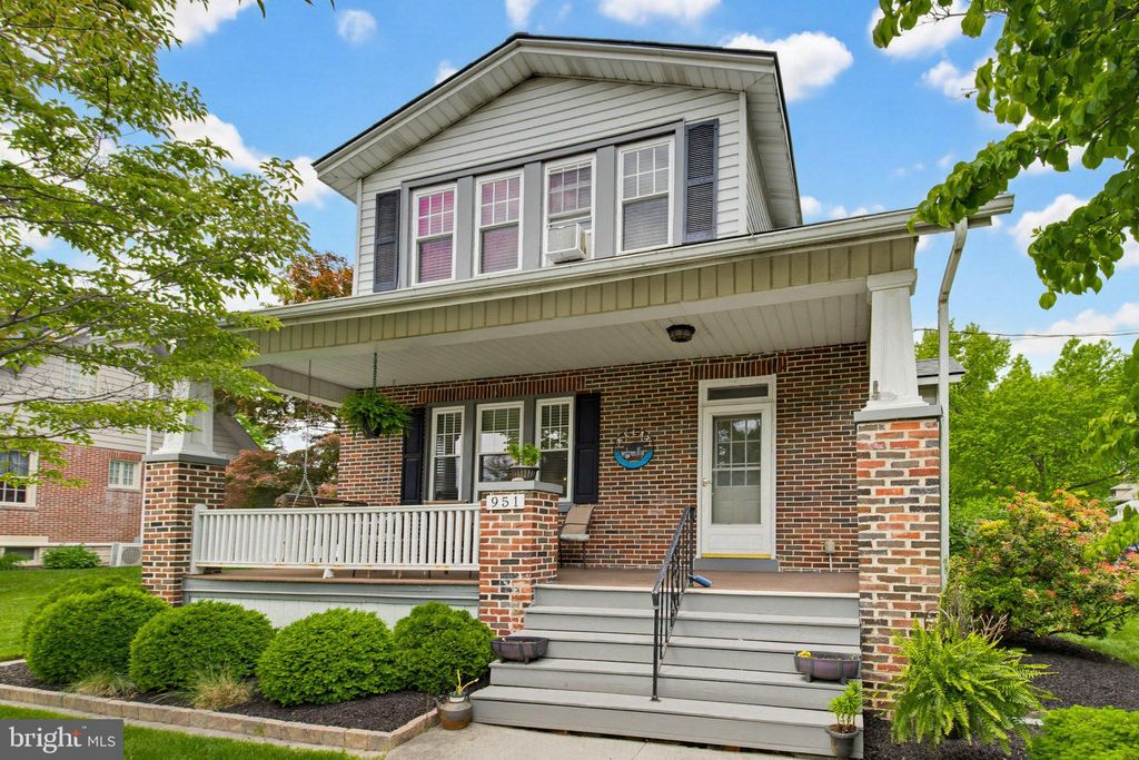 Photo of 951 Locust Street, COLUMBIA, PA 17512 (MLS # PALA2087996)