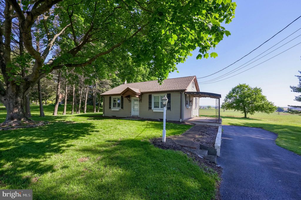 Photo of 1141 E Newport Road, LITITZ, PA 17543 (MLS # PALA2069652)