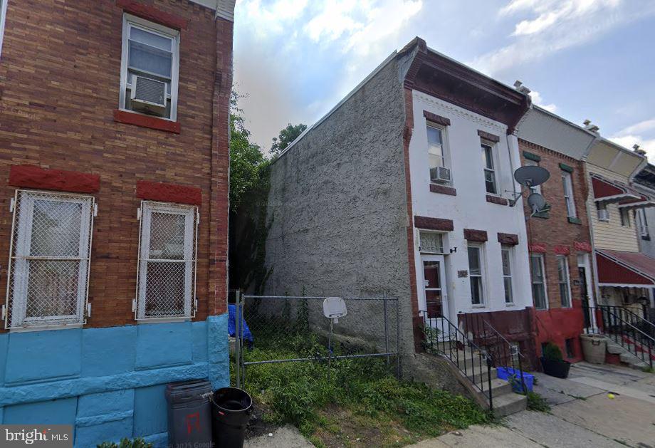 15 x 50 lot to be developed. Drive by and make an offer!