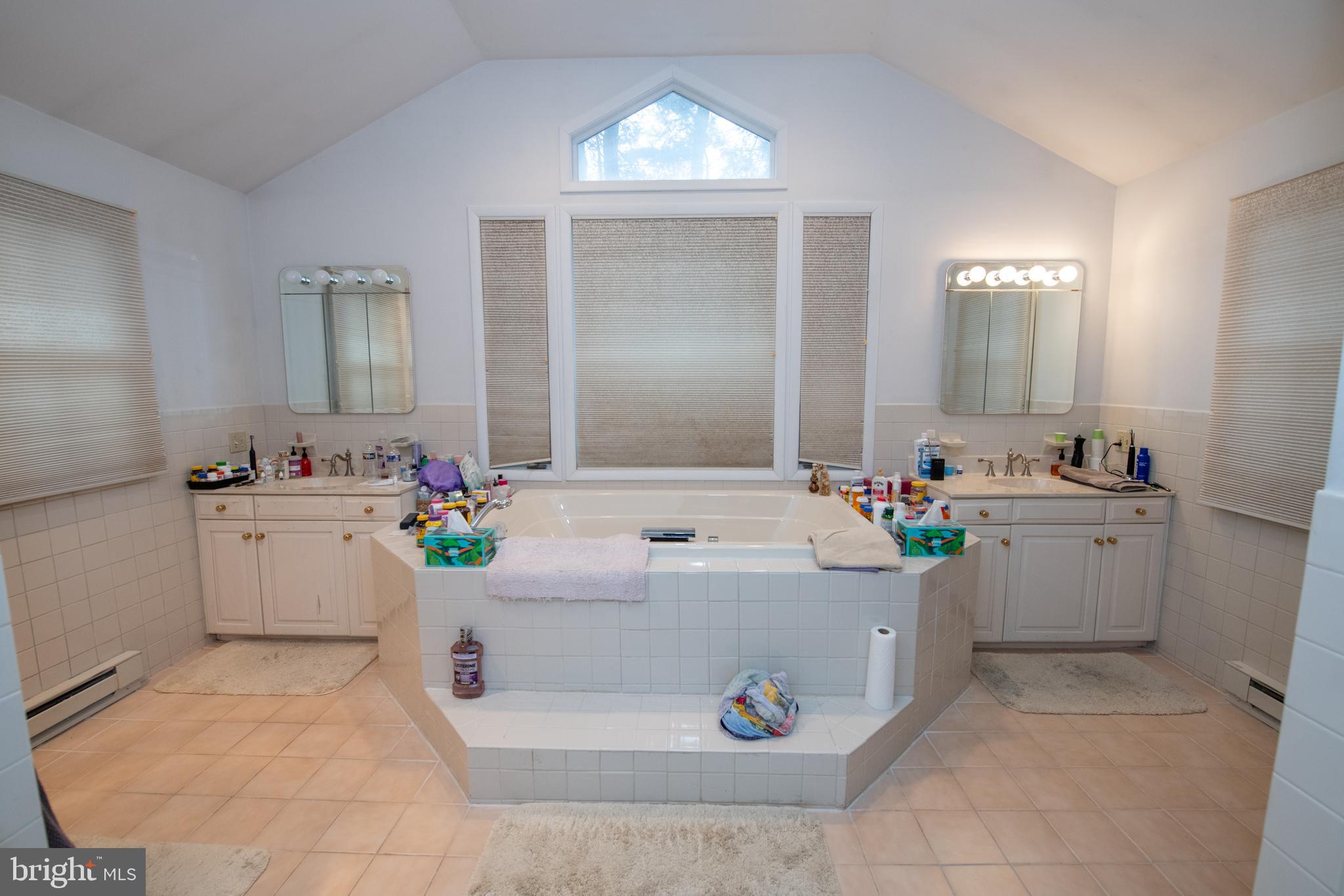 JUSTA FARMS - Residential