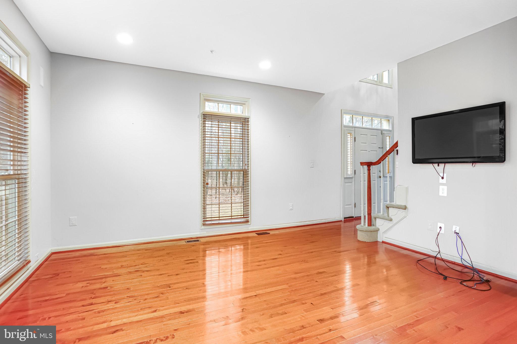 ROSE HILL FALLS - Residential