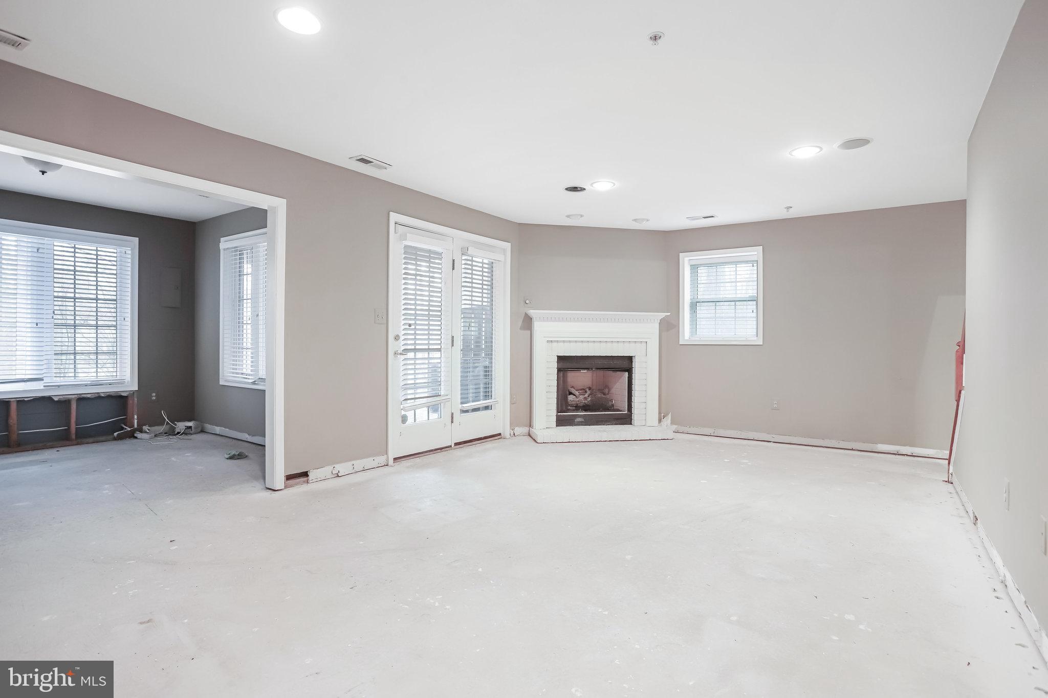 ROSE HILL FALLS - Residential