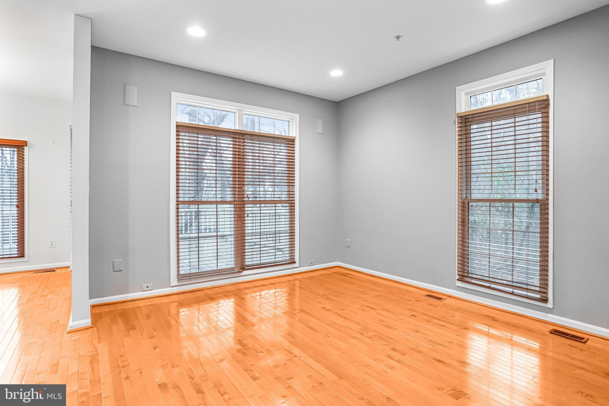 ROSE HILL FALLS - Residential