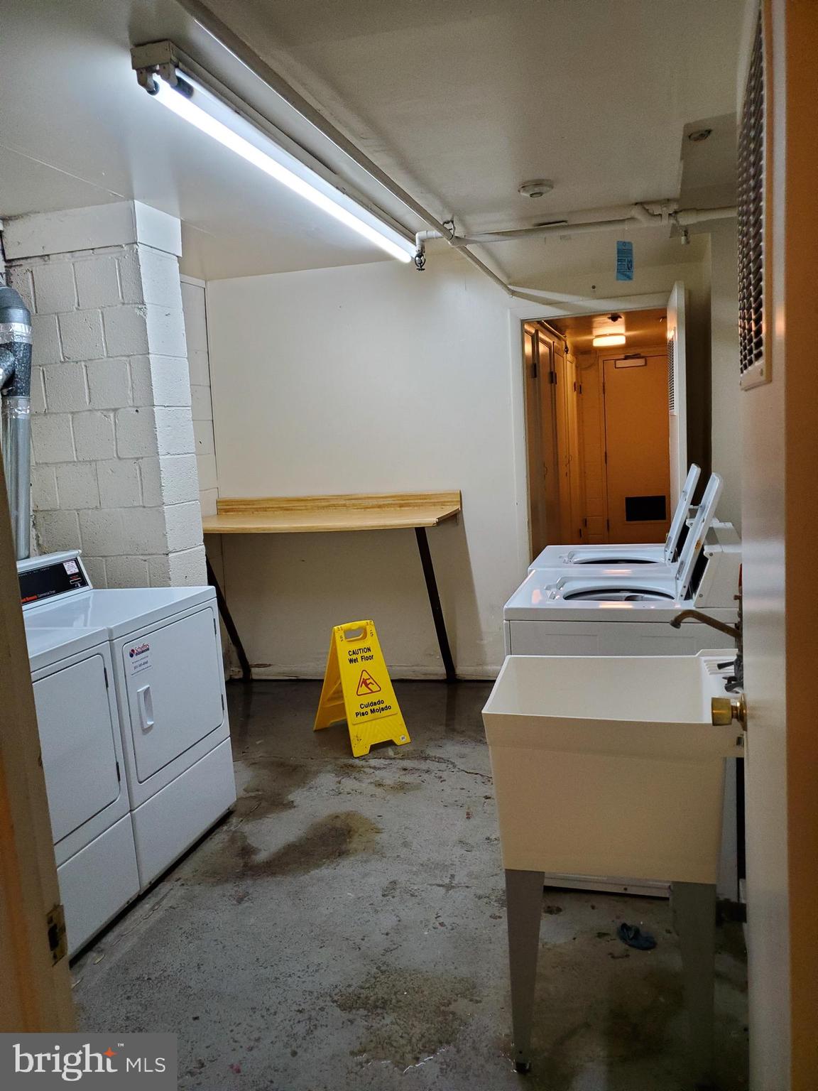 HOLLY HILL CONDOMINIUMS - Residential Lease