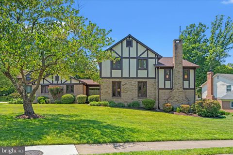 Photo of 3800 Ridgelea Drive, FAIRFAX, VA 22031 (MLS # VAFX2315598)
