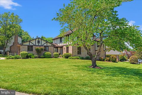 Photo of 3800 Ridgelea Drive, FAIRFAX, VA 22031 (MLS # VAFX2315598)