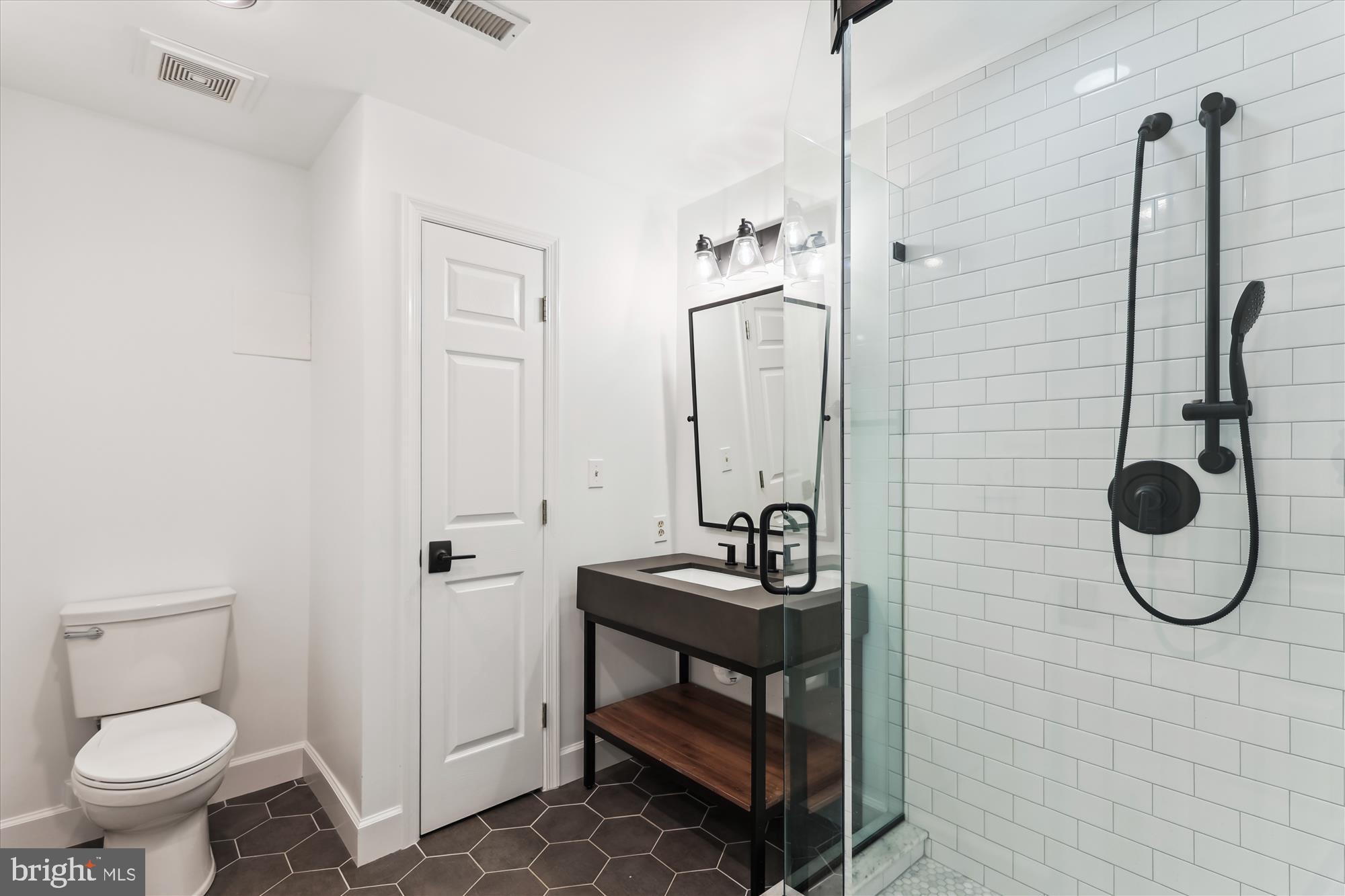 WAPLES MILL ESTATES - Residential