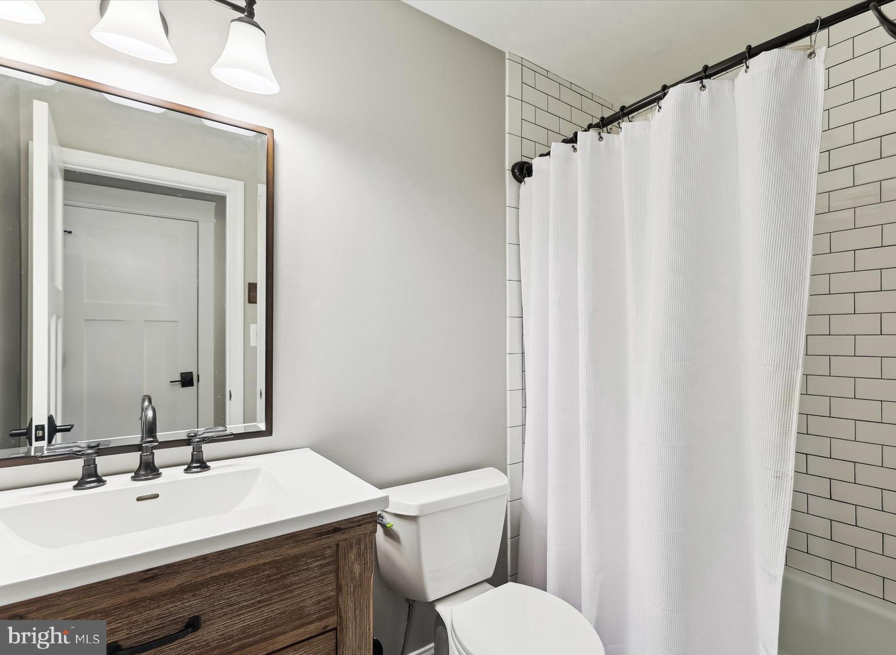 WAPLES MILL ESTATES - Residential