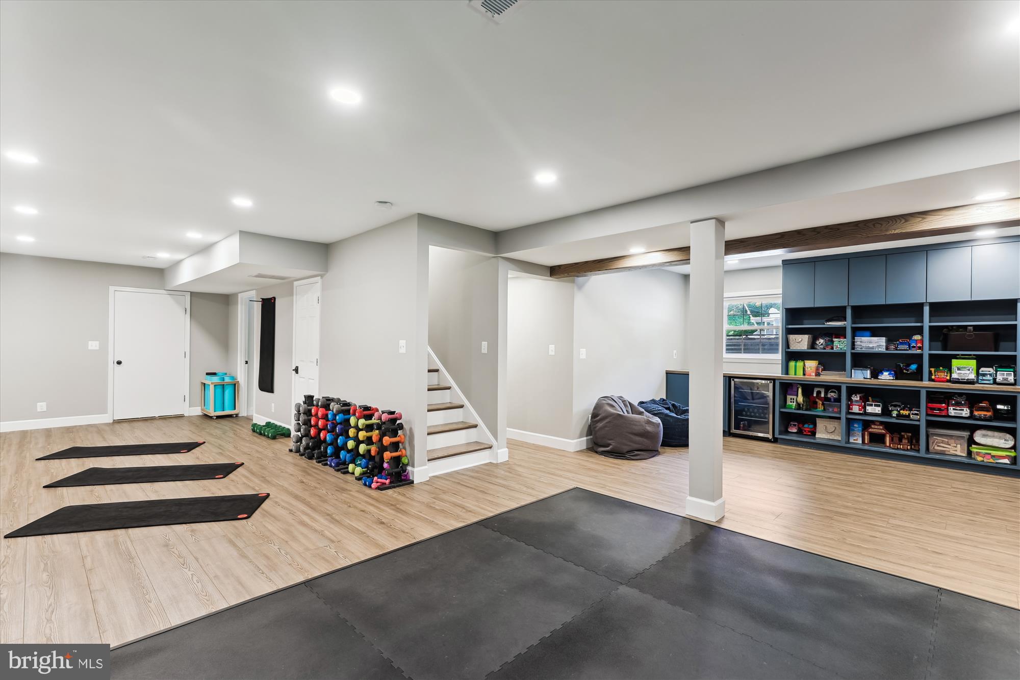 WAPLES MILL ESTATES - Residential