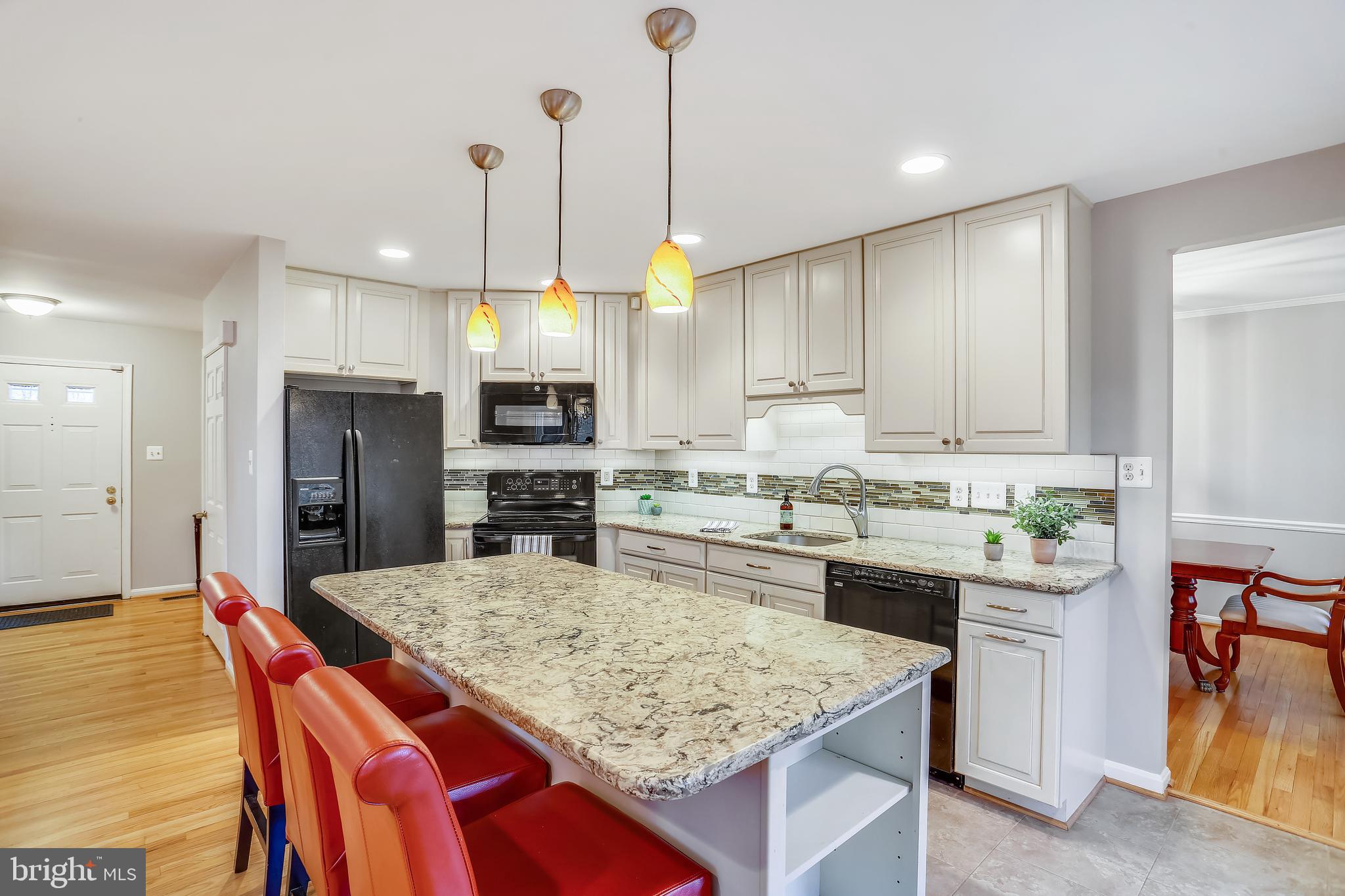 WILLIAMSBURG VILLAGE - Residential