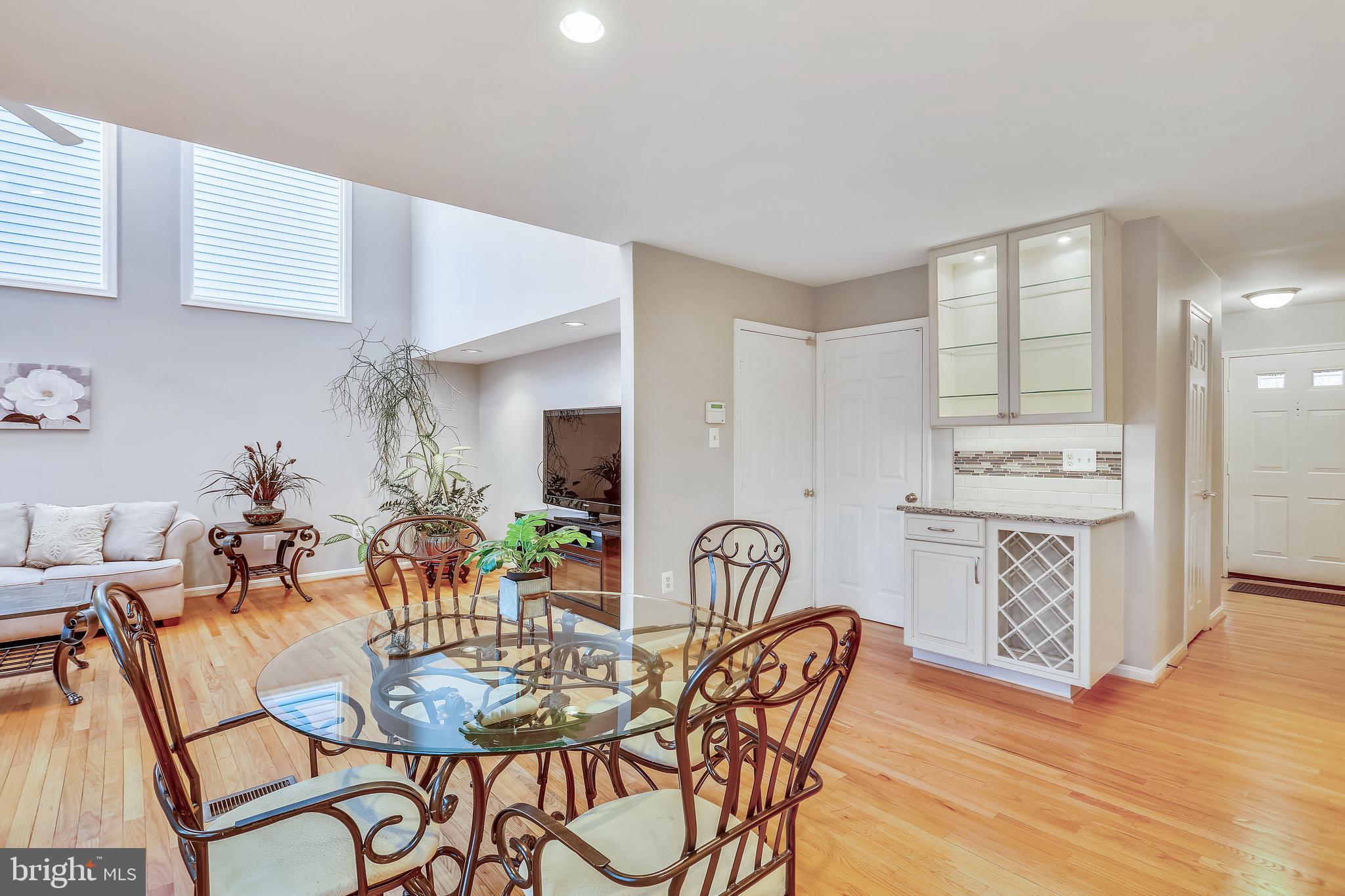 WILLIAMSBURG VILLAGE - Residential