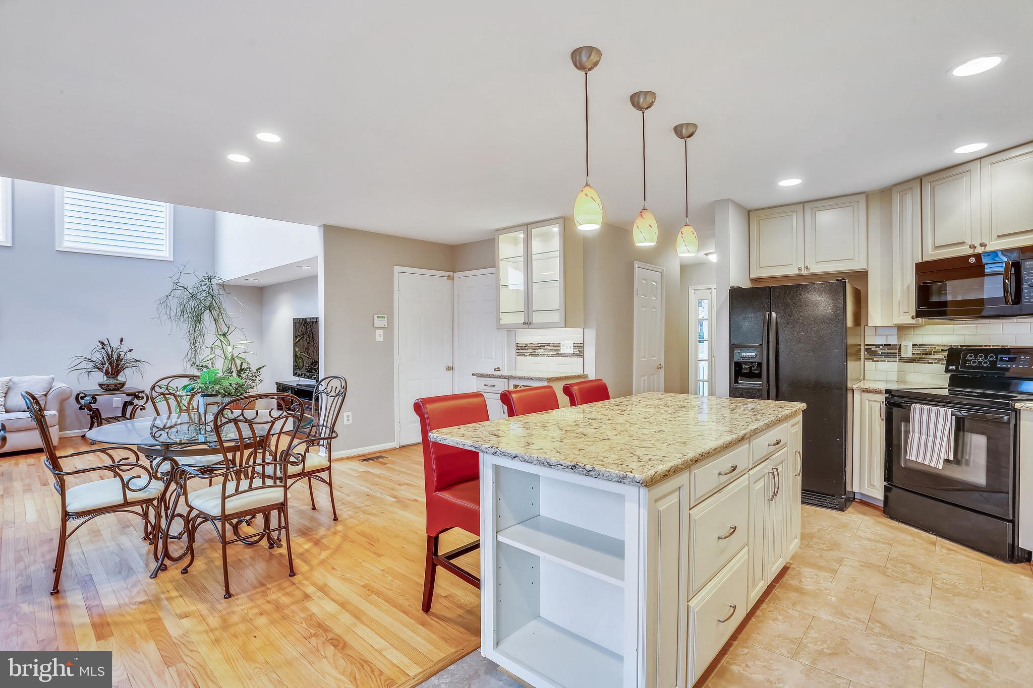 WILLIAMSBURG VILLAGE - Residential