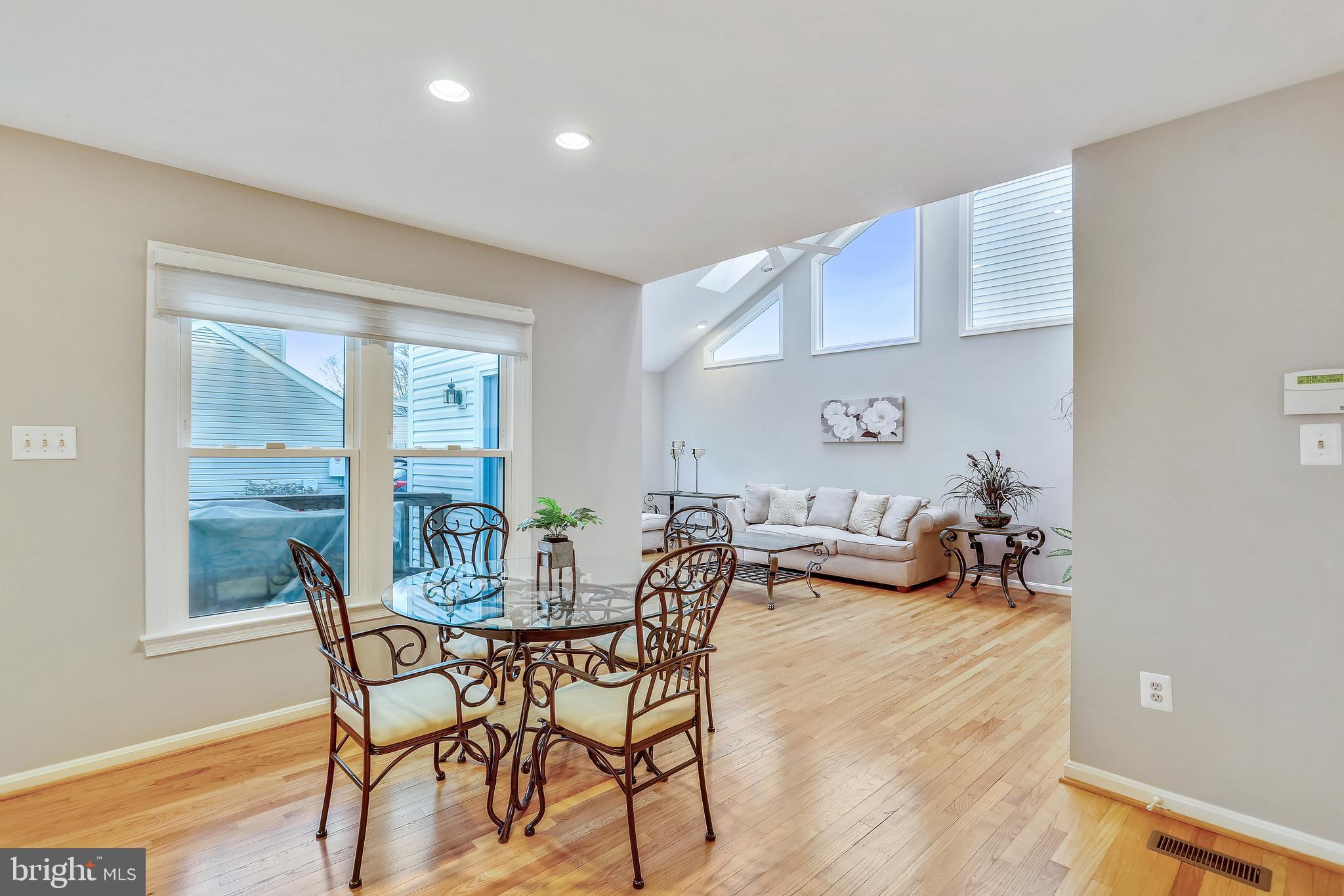 WILLIAMSBURG VILLAGE - Residential