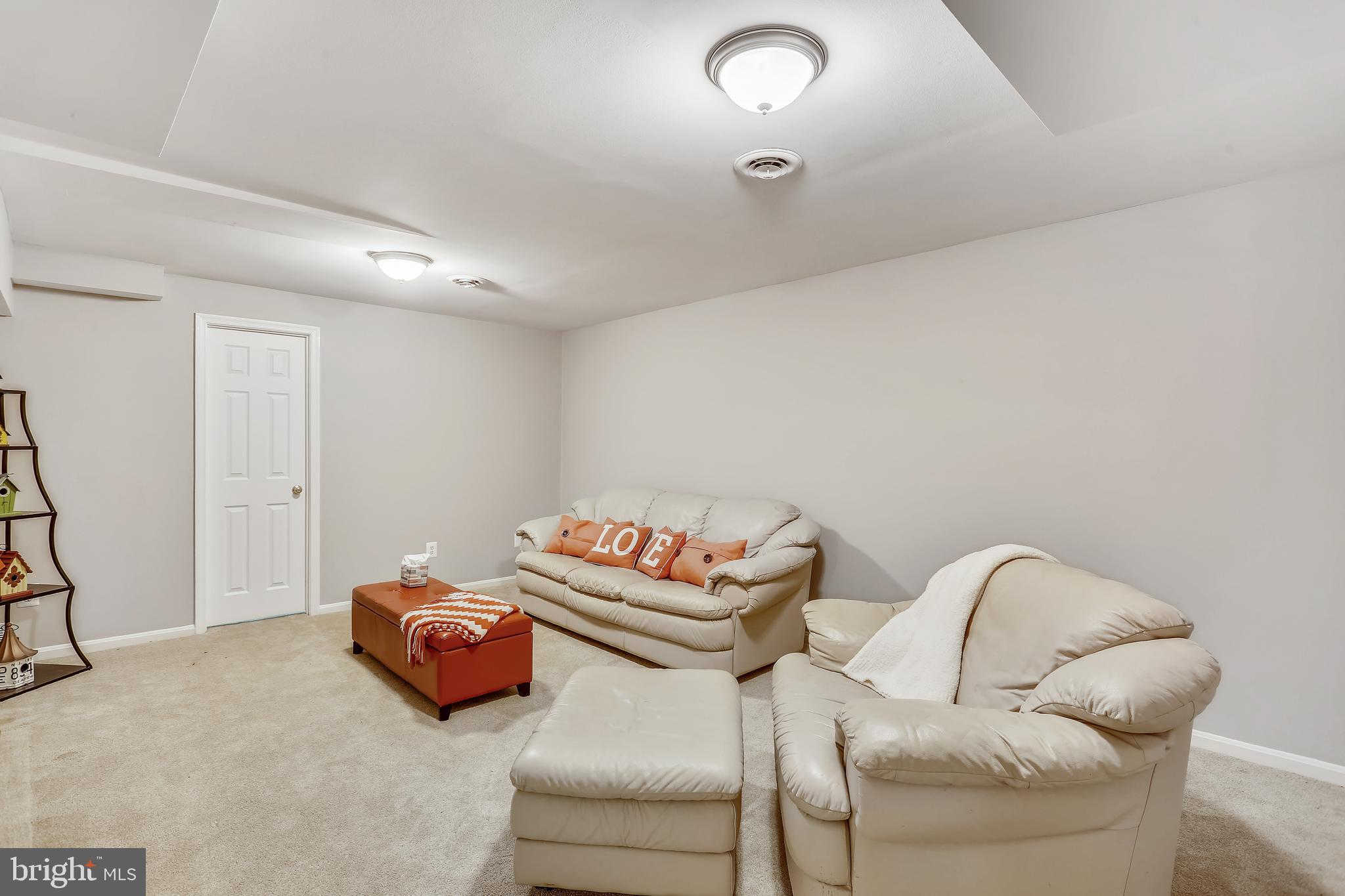 WILLIAMSBURG VILLAGE - Residential