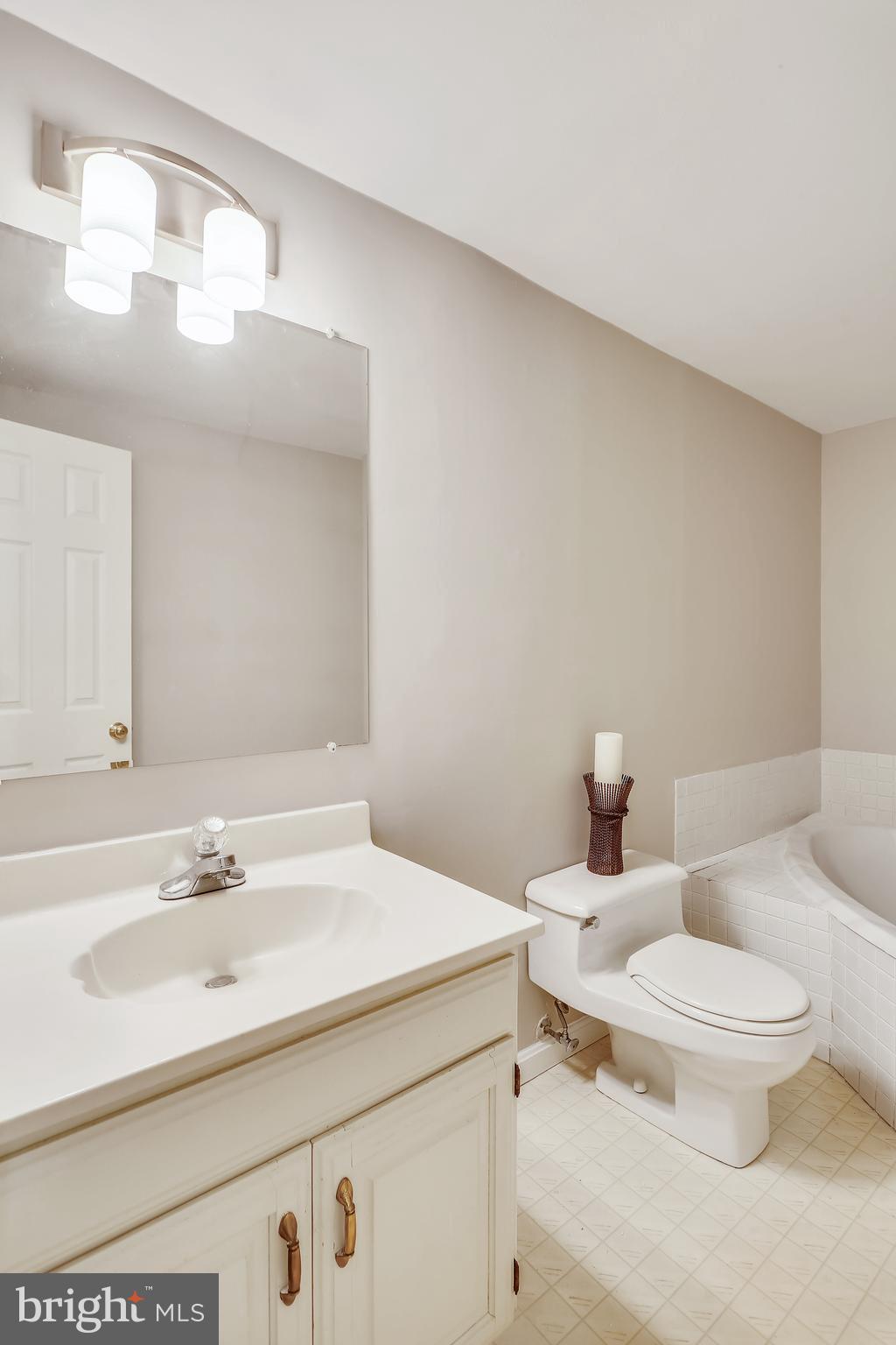 WILLIAMSBURG VILLAGE - Residential