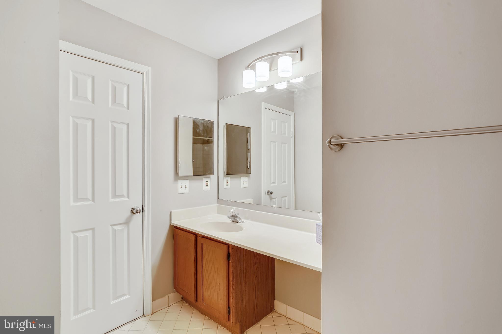 WILLIAMSBURG VILLAGE - Residential