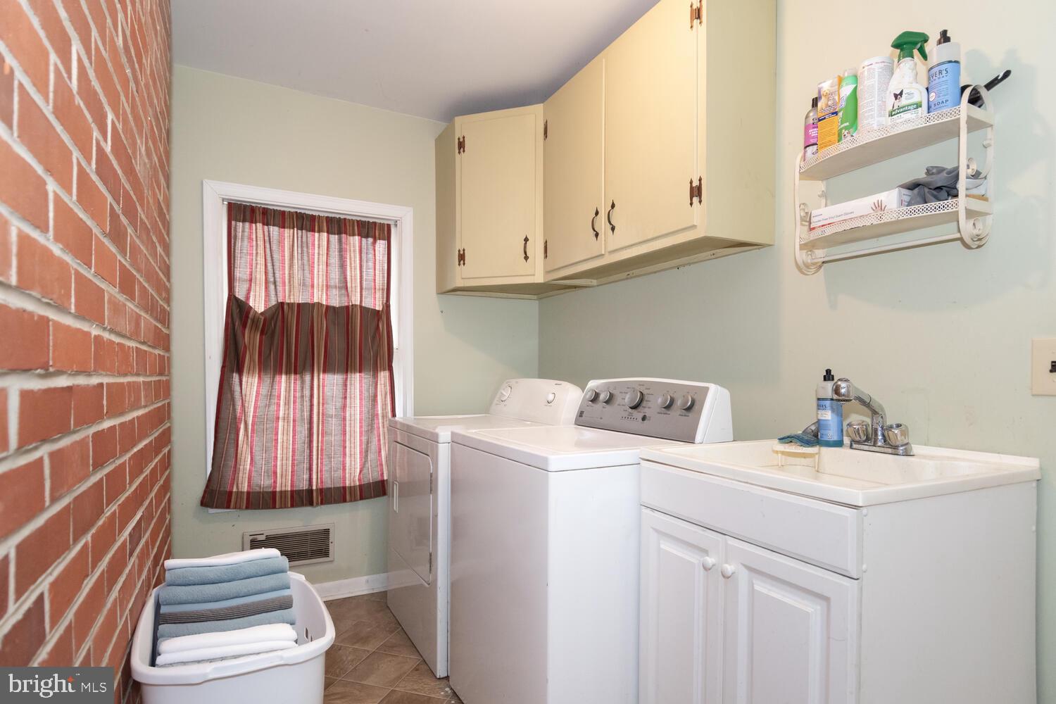 SHOREWOOD ESTATES - Residential