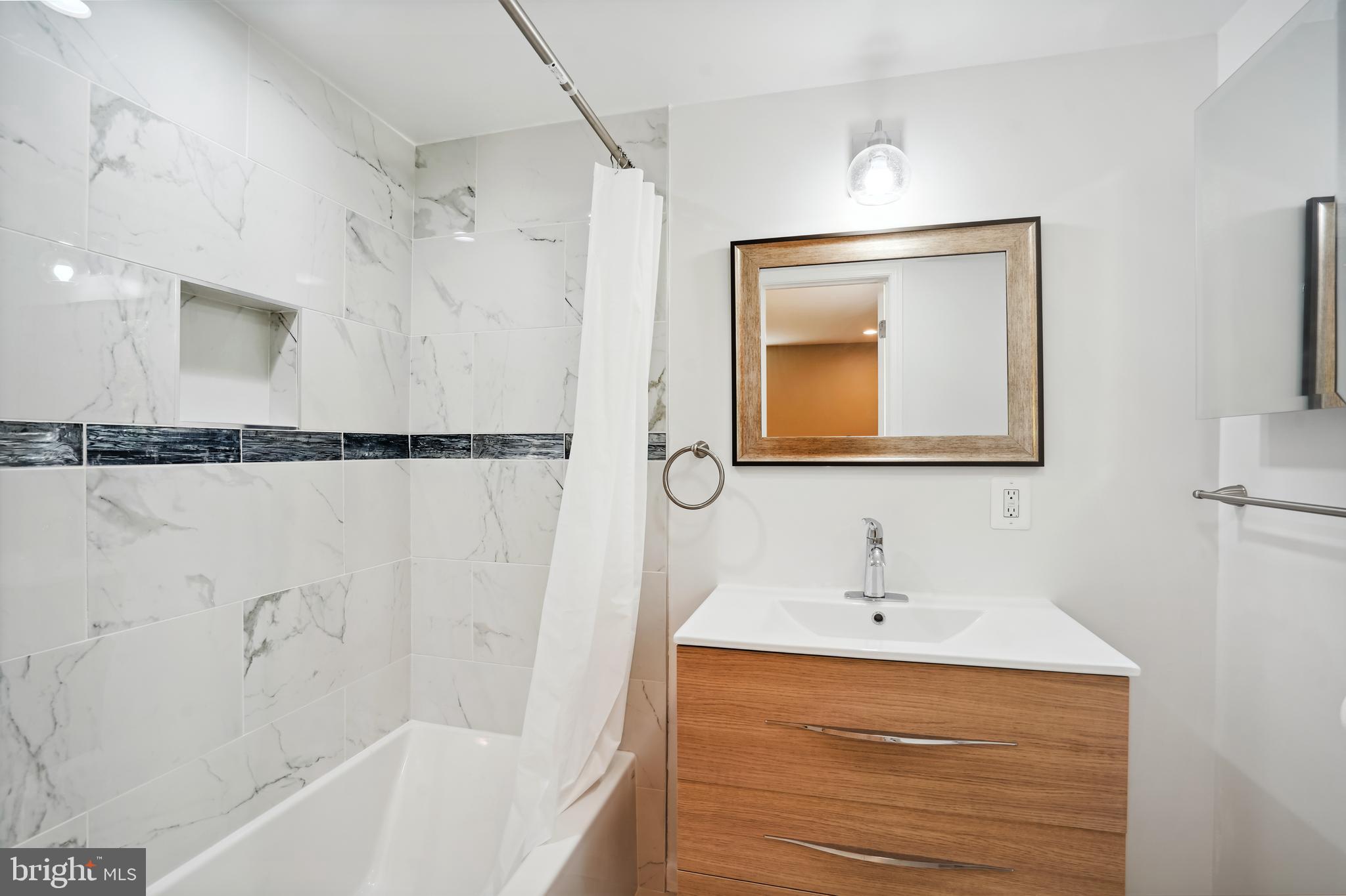 BRANDON VILLAGE - Residential Lease