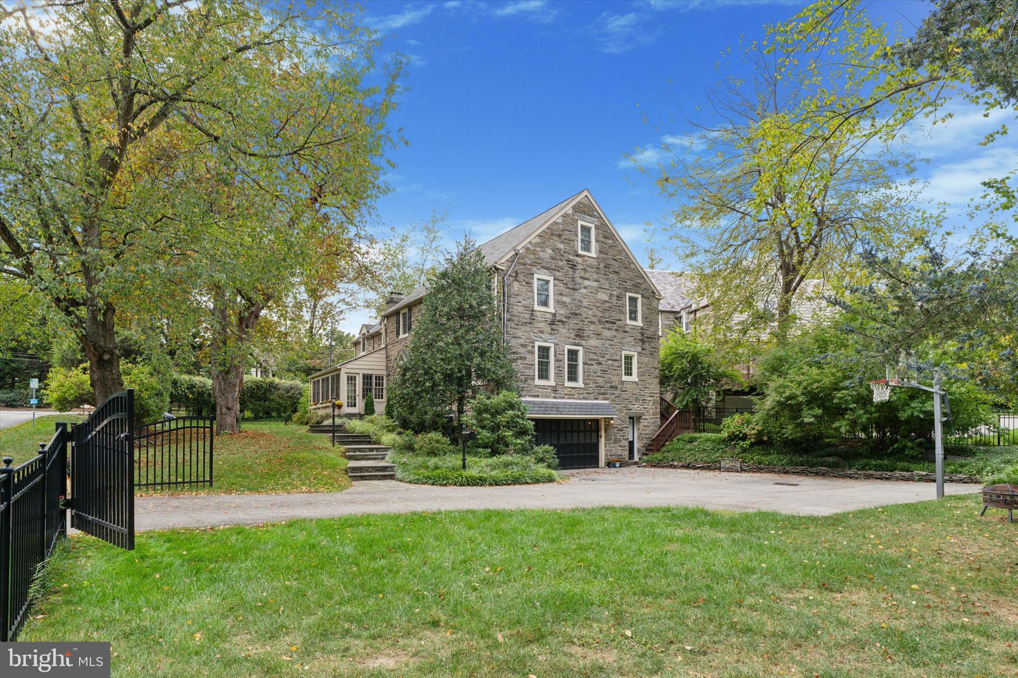 WYNNEWOOD PLAZA - Residential