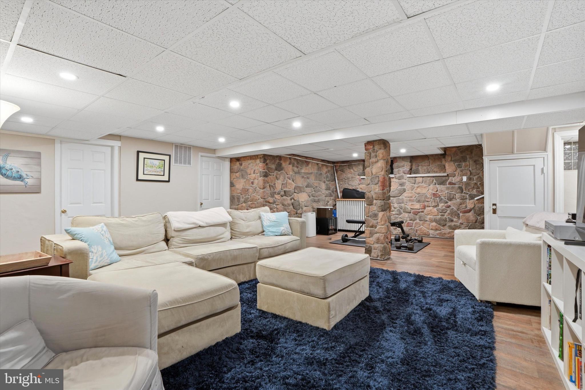 WYNNEWOOD PLAZA - Residential