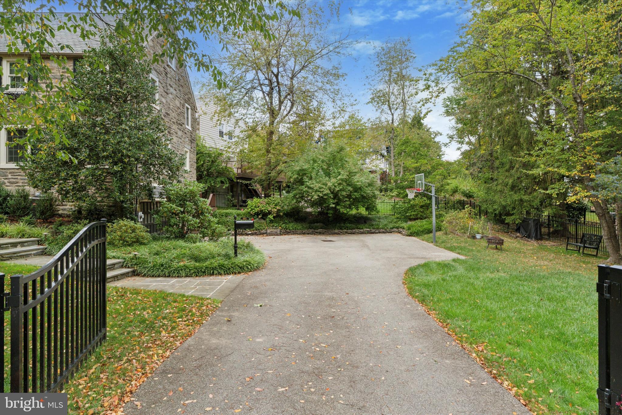 WYNNEWOOD PLAZA - Residential