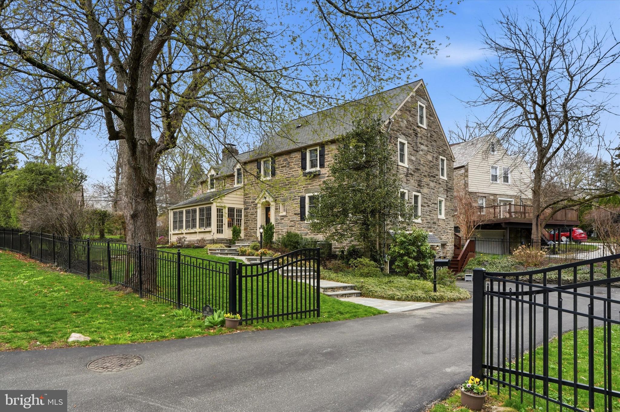 WYNNEWOOD PLAZA - Residential