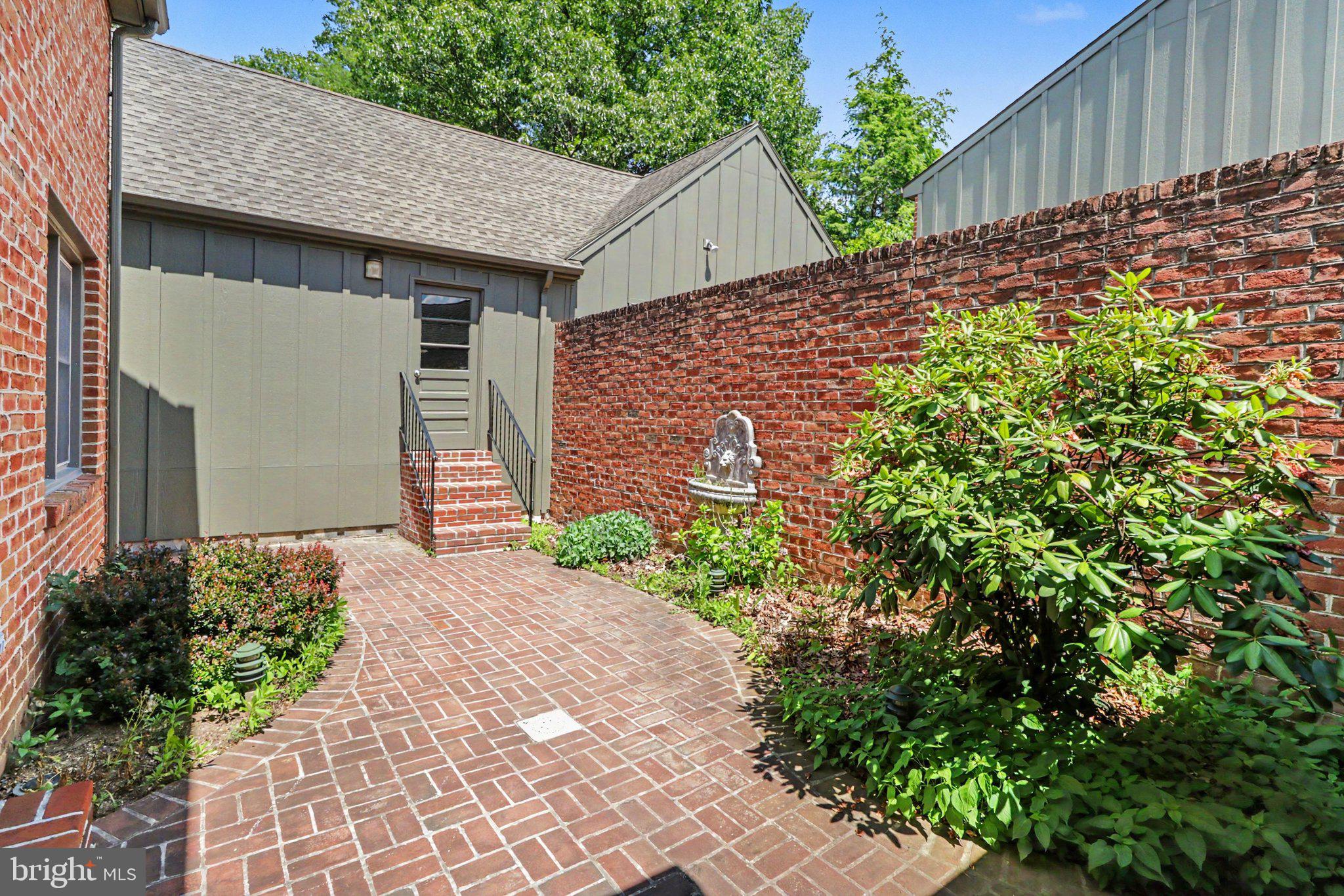 1207 GALWAY COURT
