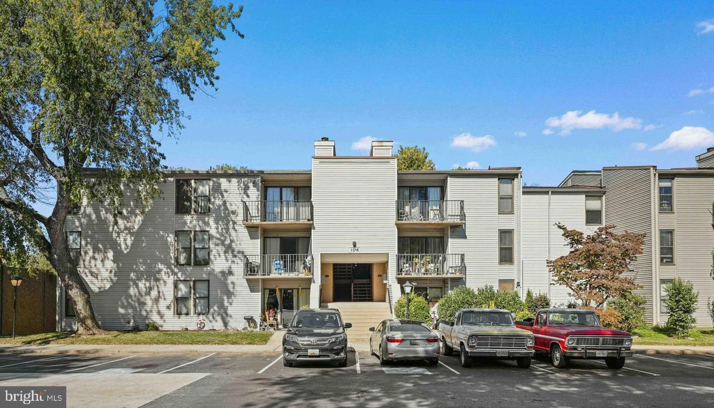 Photo of 106 Duvall Lane #43, GAITHERSBURG, MD 20877 (MLS # MDMC2201028)