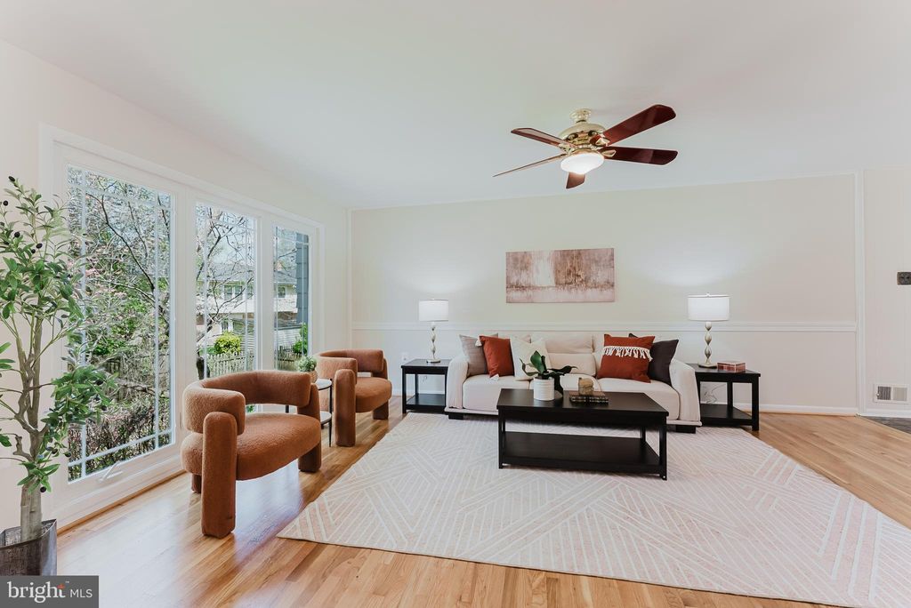Photo of 8608 Queen Elizabeth Boulevard, ANNANDALE, VA 22003 (MLS # VAFX2301430)