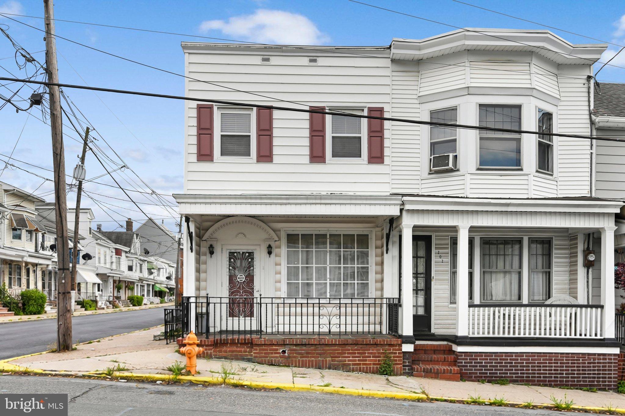 200 W LLOYD STREET