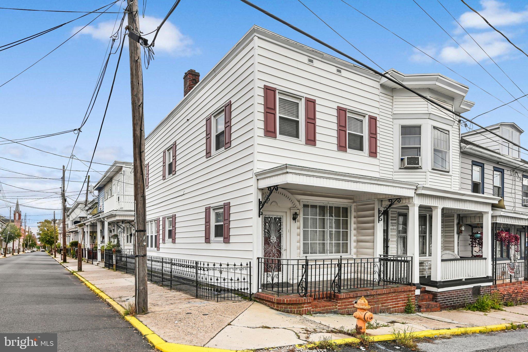 200 W LLOYD STREET