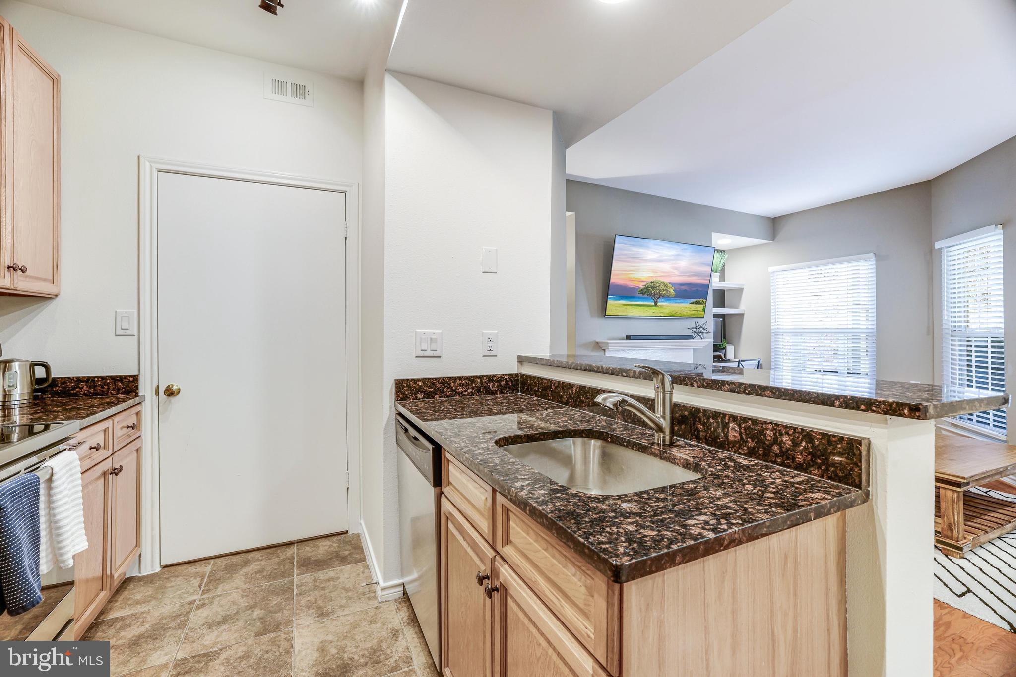 PENDERBROOK SQUARE CONDOMINIUMS - Residential Lease