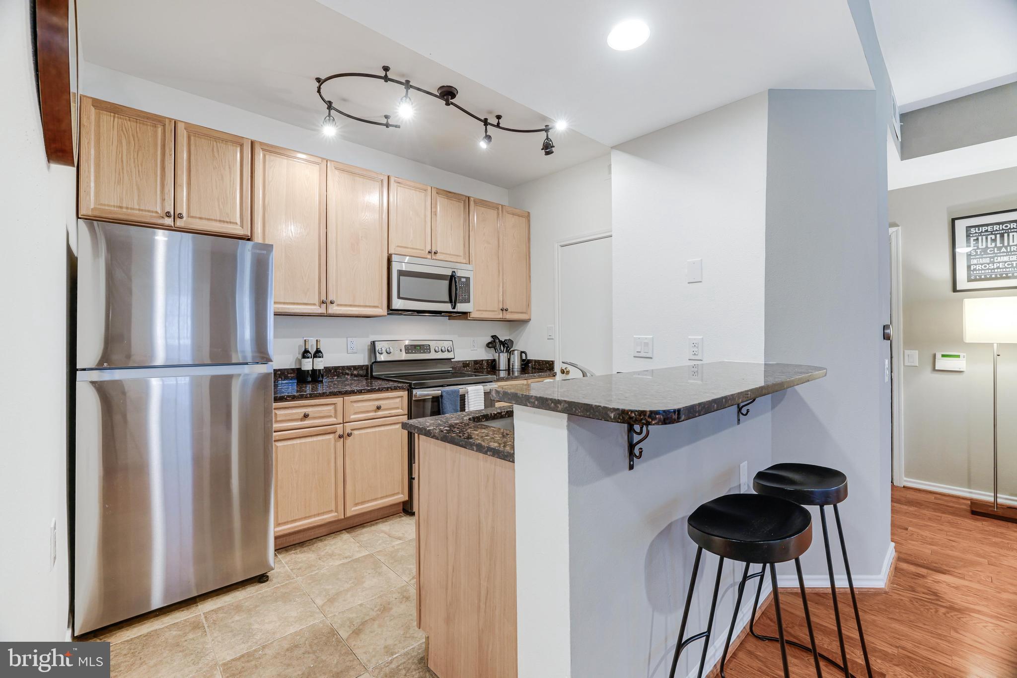 PENDERBROOK SQUARE CONDOMINIUMS - Residential Lease