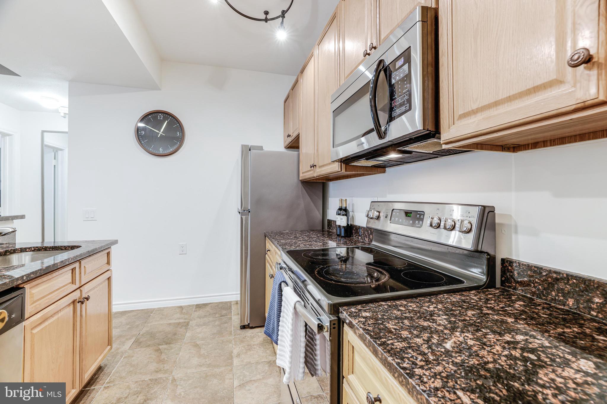 PENDERBROOK SQUARE CONDOMINIUMS - Residential Lease