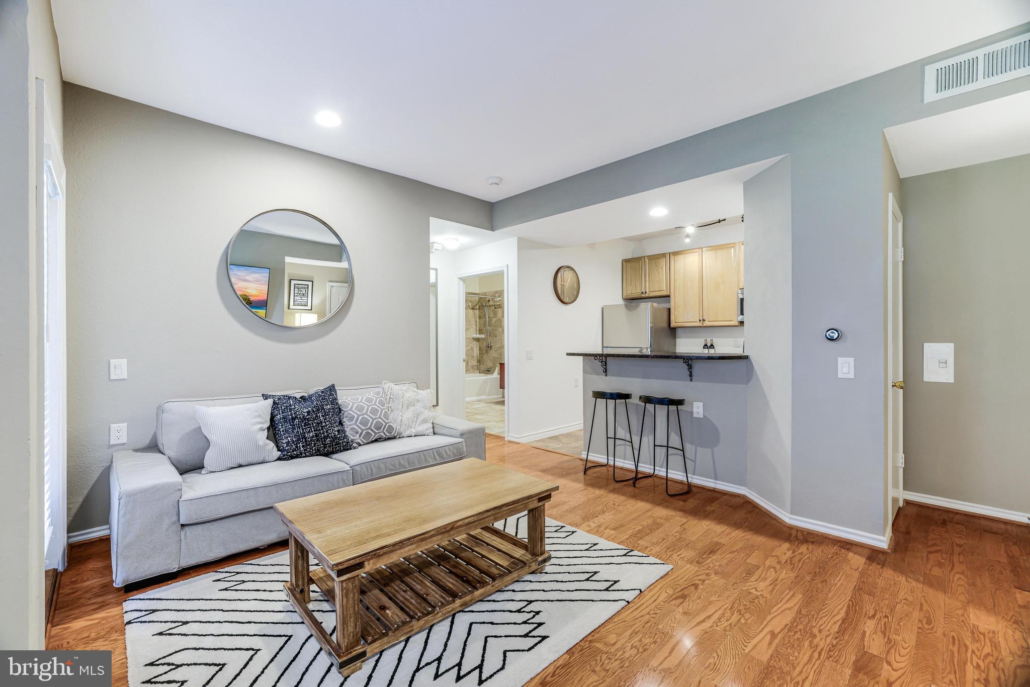 PENDERBROOK SQUARE CONDOMINIUMS - Residential Lease