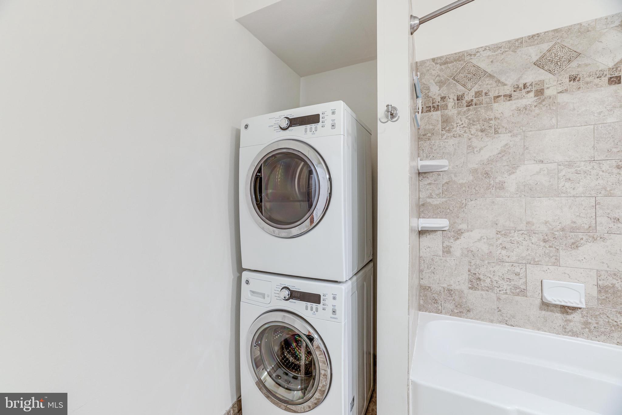 PENDERBROOK SQUARE CONDOMINIUMS - Residential Lease