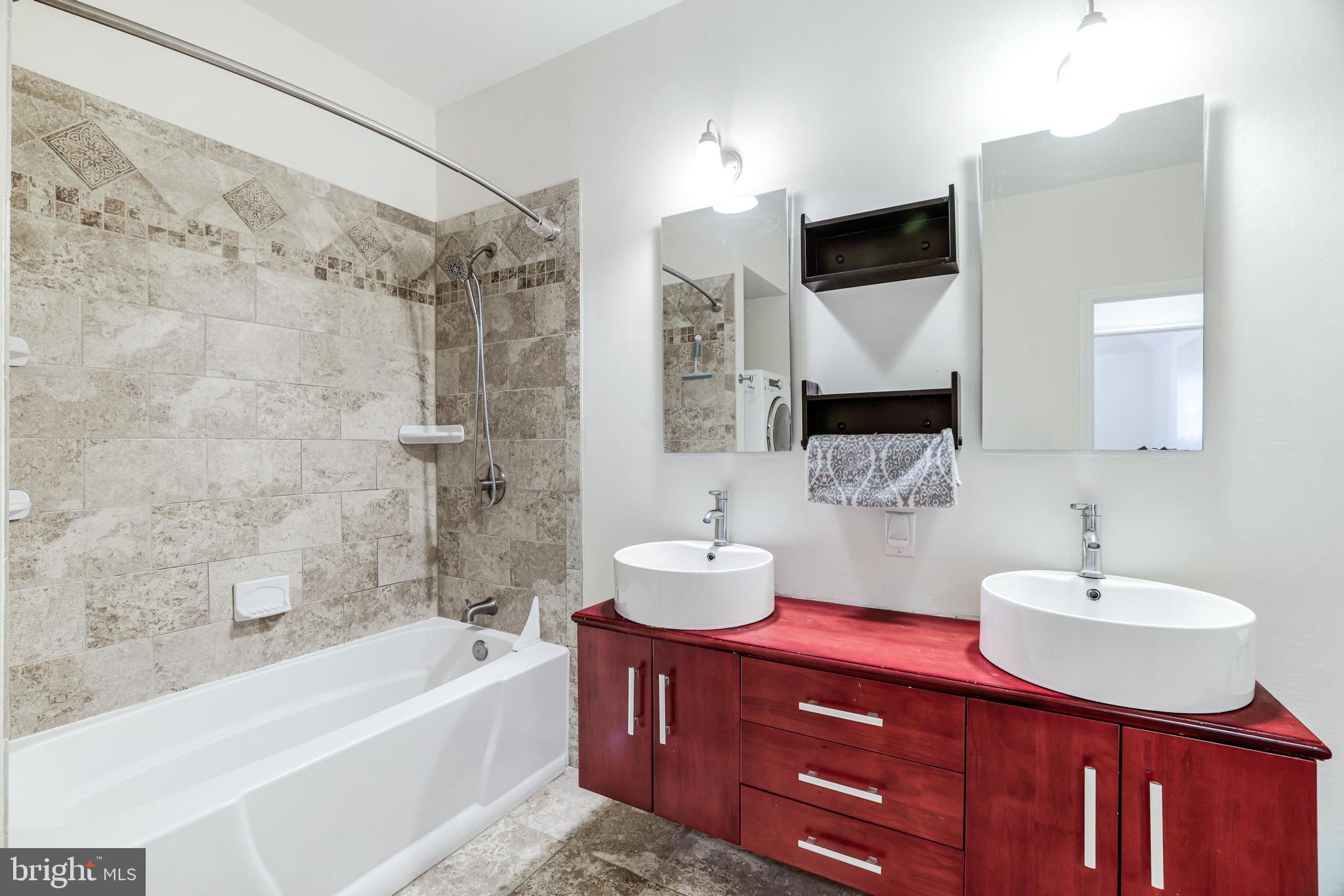 PENDERBROOK SQUARE CONDOMINIUMS - Residential Lease