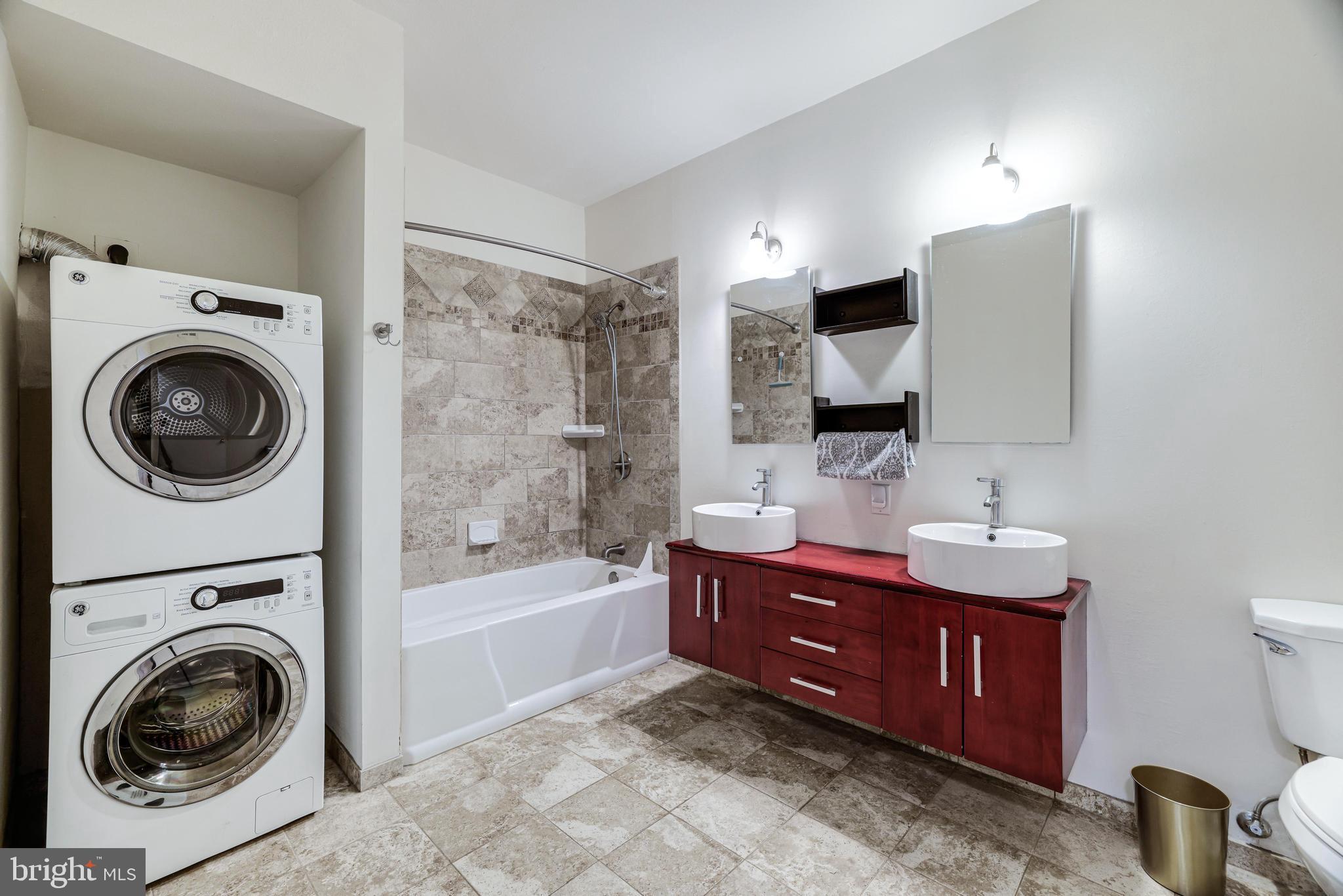 PENDERBROOK SQUARE CONDOMINIUMS - Residential Lease