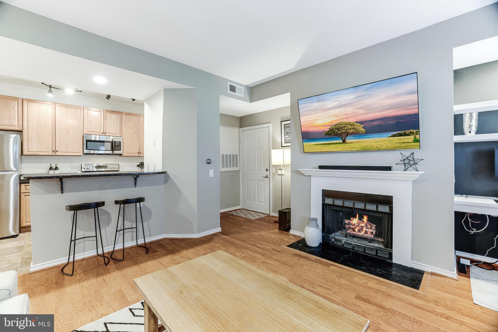 PENDERBROOK SQUARE CONDOMINIUMS - Residential Lease