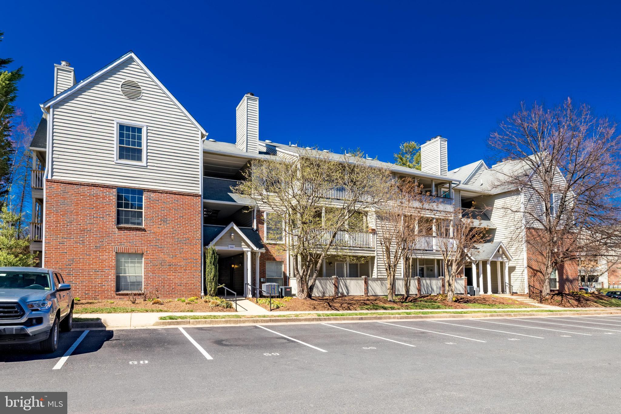 PENDERBROOK SQUARE CONDOMINIUMS - Residential Lease