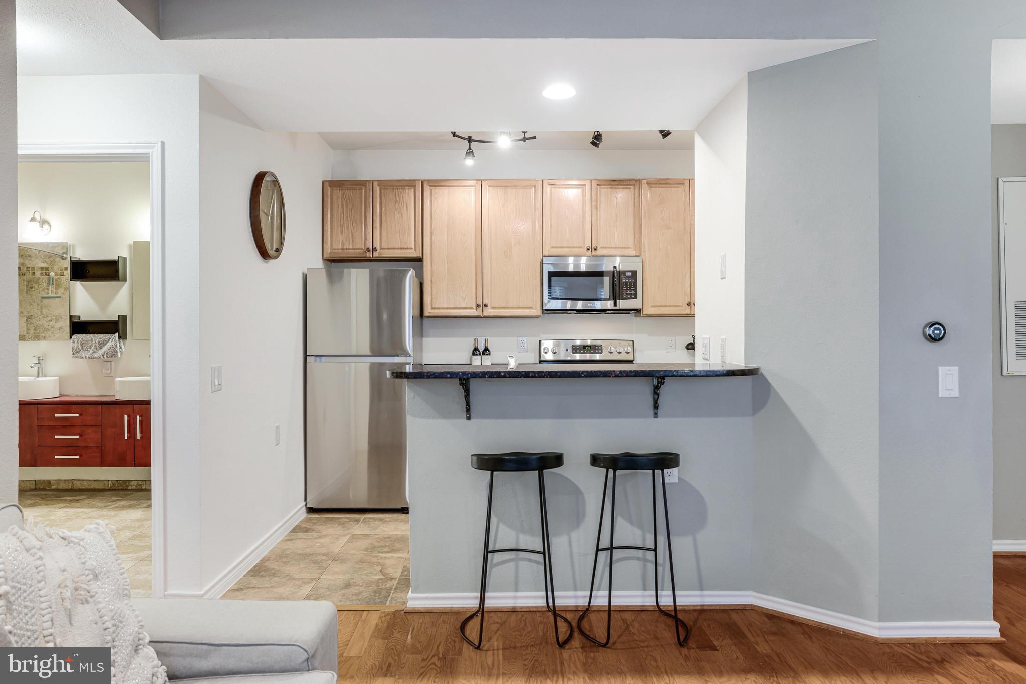 PENDERBROOK SQUARE CONDOMINIUMS - Residential Lease