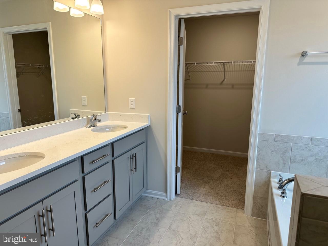 HERMITAGE - Residential